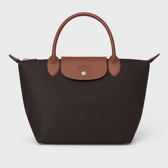 حقيبة كتف نسائية متوسطة الحجم من غوتشي مونوغرام، جلد بيج  حقيبة كتف نسائية متوسطة الحجم من غوتشي مونوغرام، جلد بيج