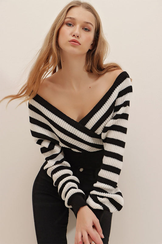 Woman's Black Front Back and Double Breasted Crop Striped Knitwear Sweater - All About Eg