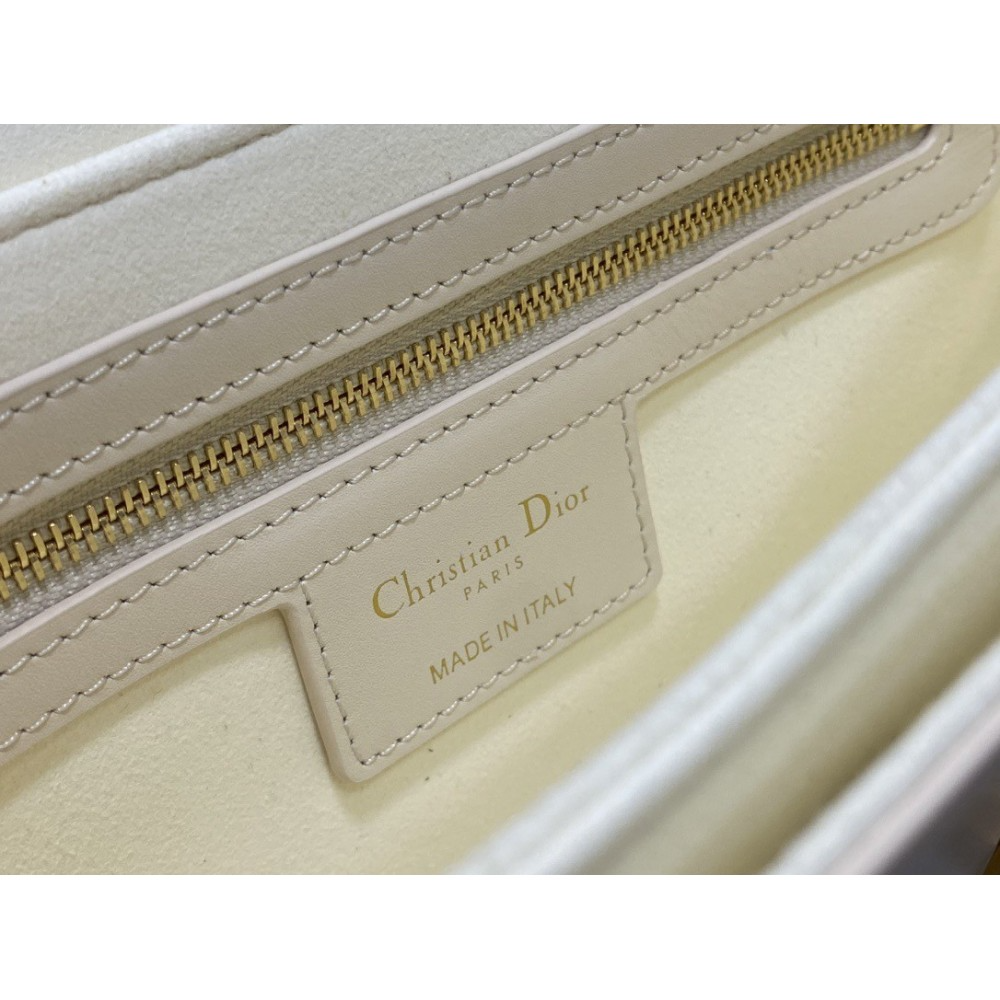 Dior 30 Montaigne Avenue Bag - All About Eg