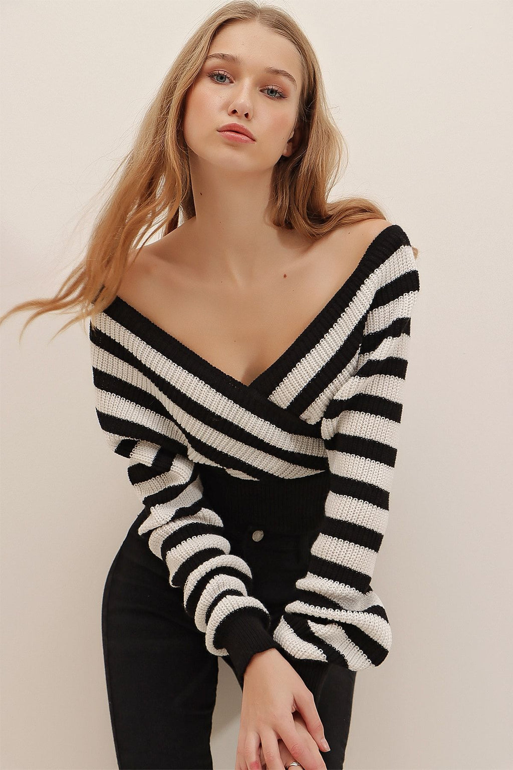 Woman's Black Front Back and Double Breasted Crop Striped Knitwear Sweater - All About Eg