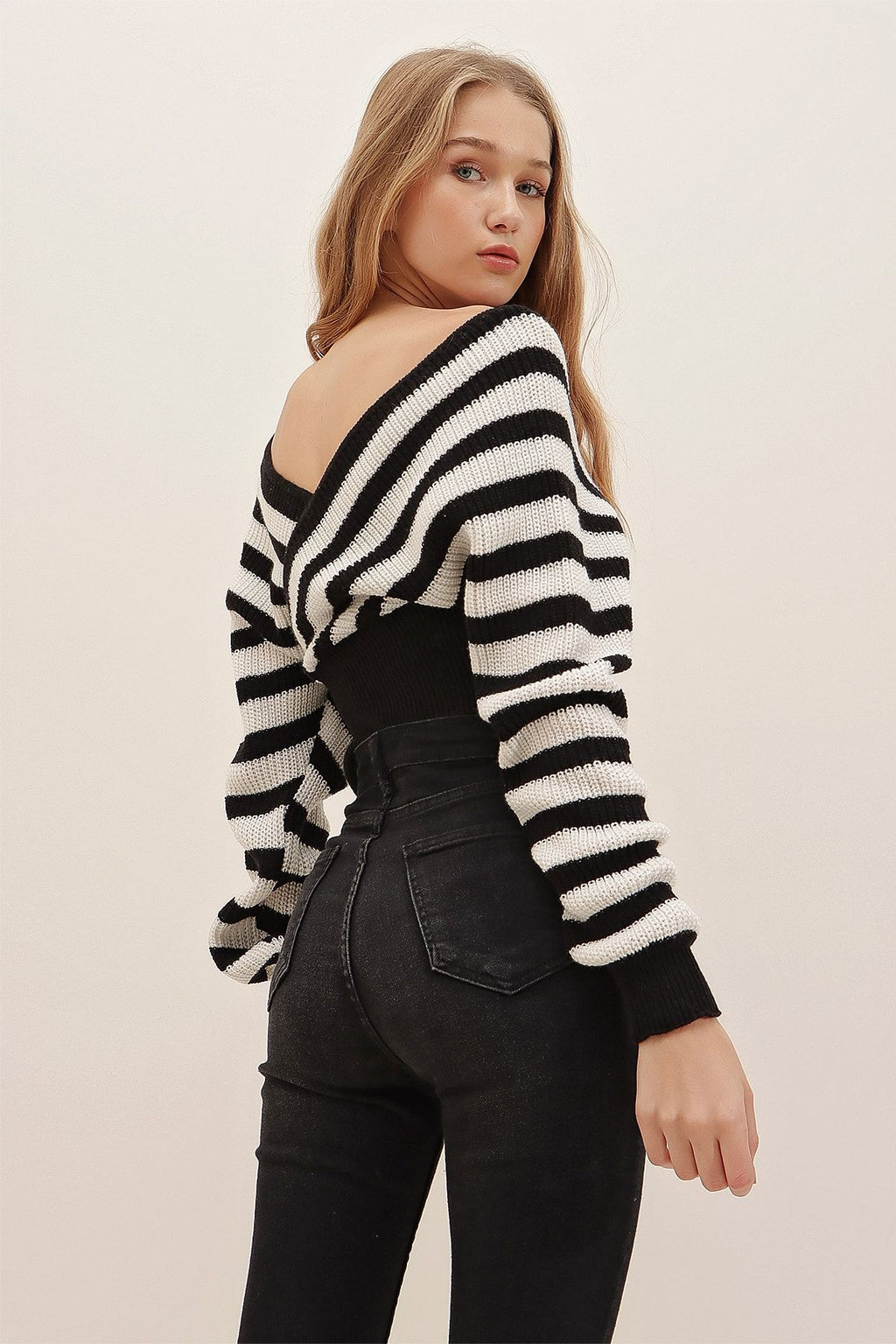 Woman's Black Front Back and Double Breasted Crop Striped Knitwear Sweater - All About Eg