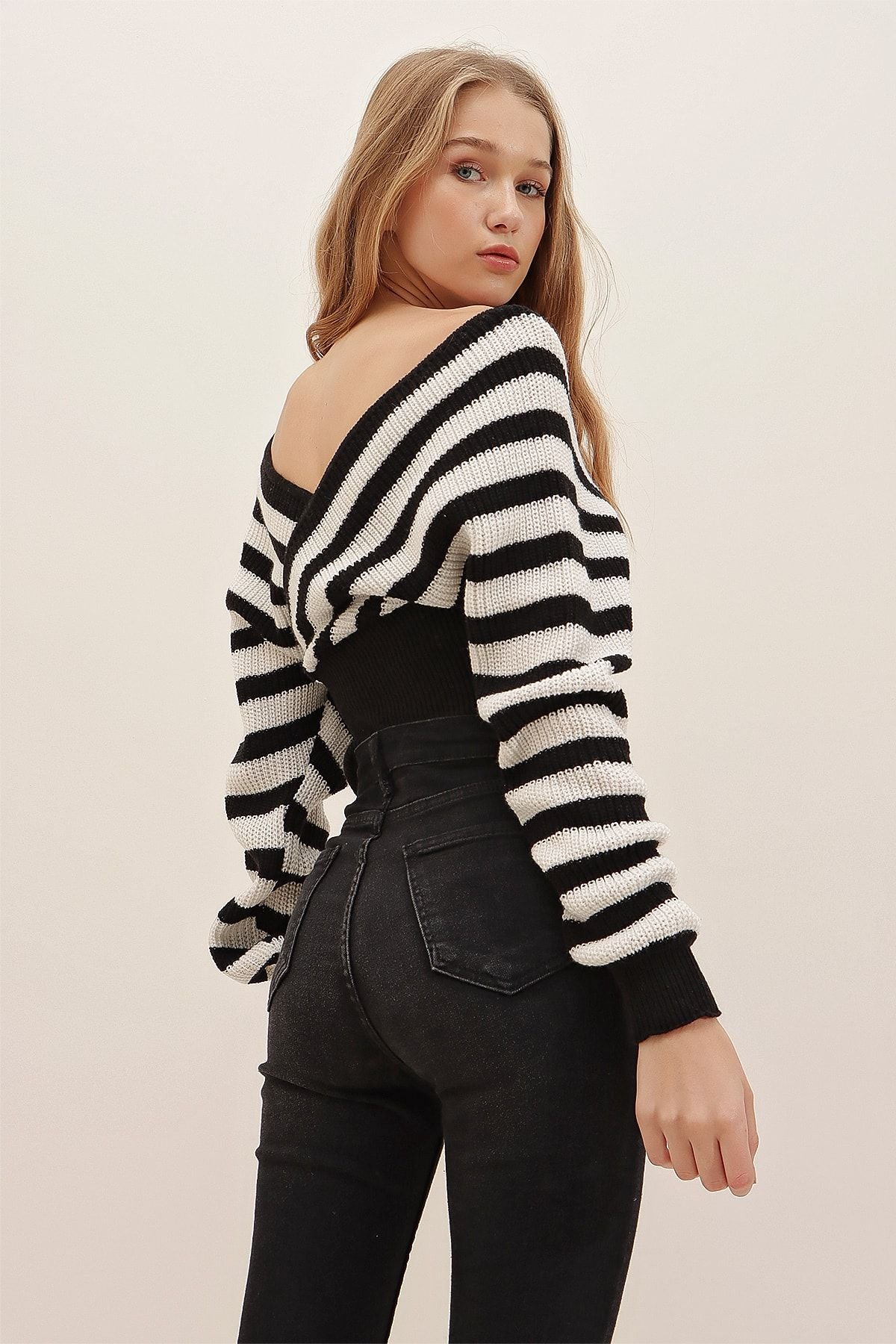 Woman's Black Front Back and Double Breasted Crop Striped Knitwear Sweater - All About Eg